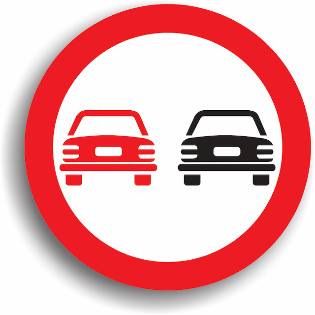 Depasirea autovehiculelor, cu exceptia motocicletelor fara atas, interzisa